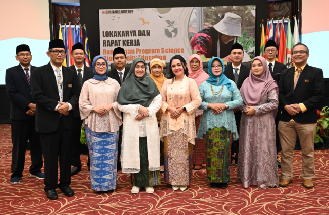 Dorong Akselerasi Program dan Tata Kelola, SEAMEO BIOTROP Lantik 14 Pejabat di Lingkungan SEAMEO BIOTROP
