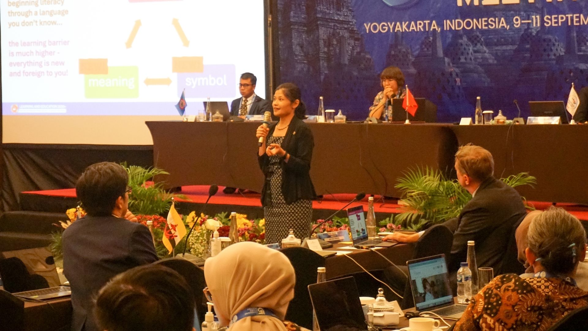 Penyusunan Draf Southeast Asia Sub-Regional Roadmap on First Language-based Multilingual Education